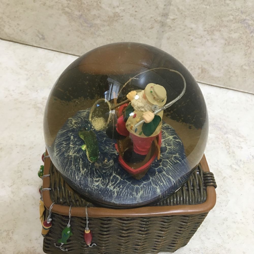 MR CHRISTMAS NORTH LODGE FISHING THEME SNOW GLOBE - Picture 6 of 12